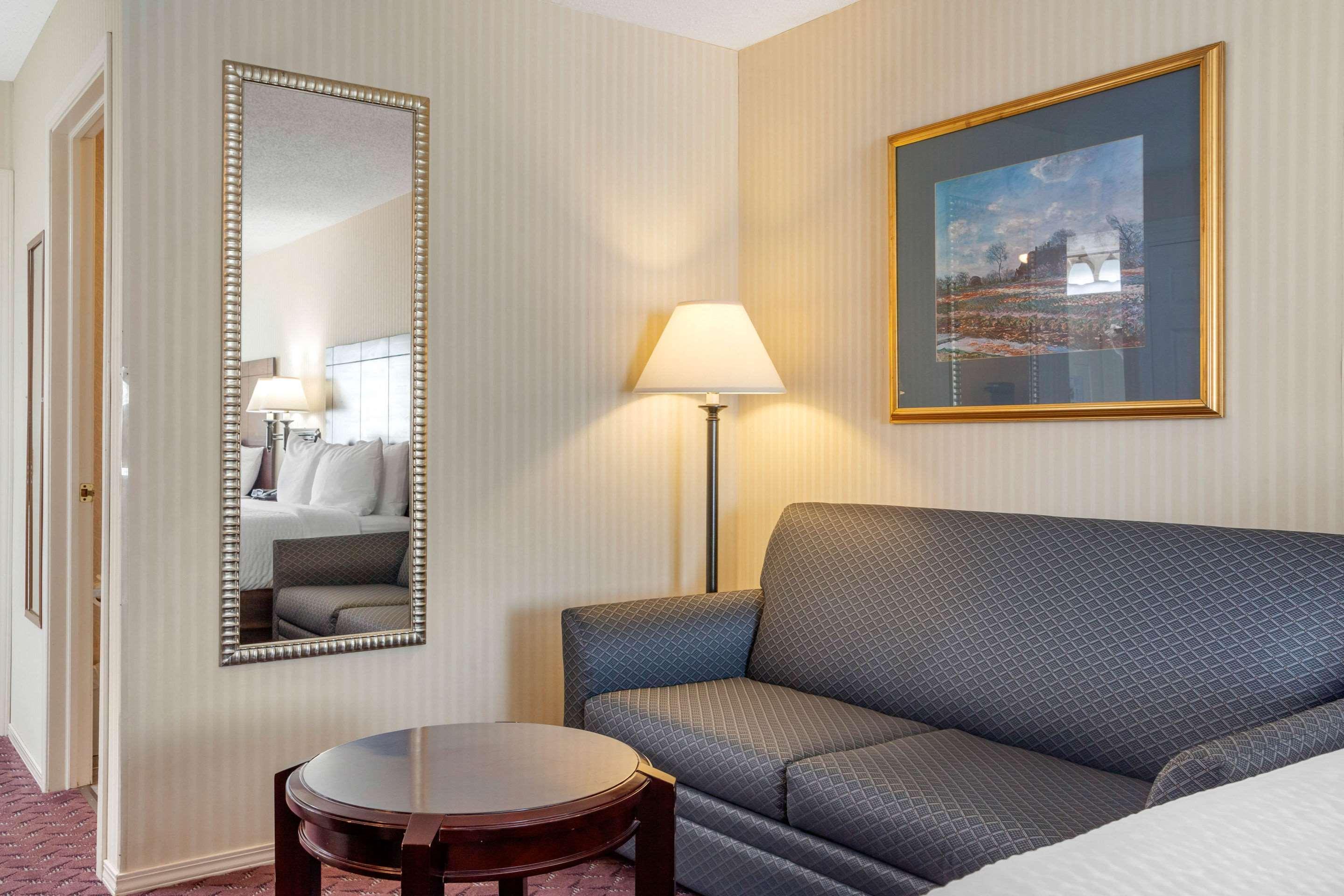 Clarion Hotel & Suites Wisconsin Dells Exterior photo